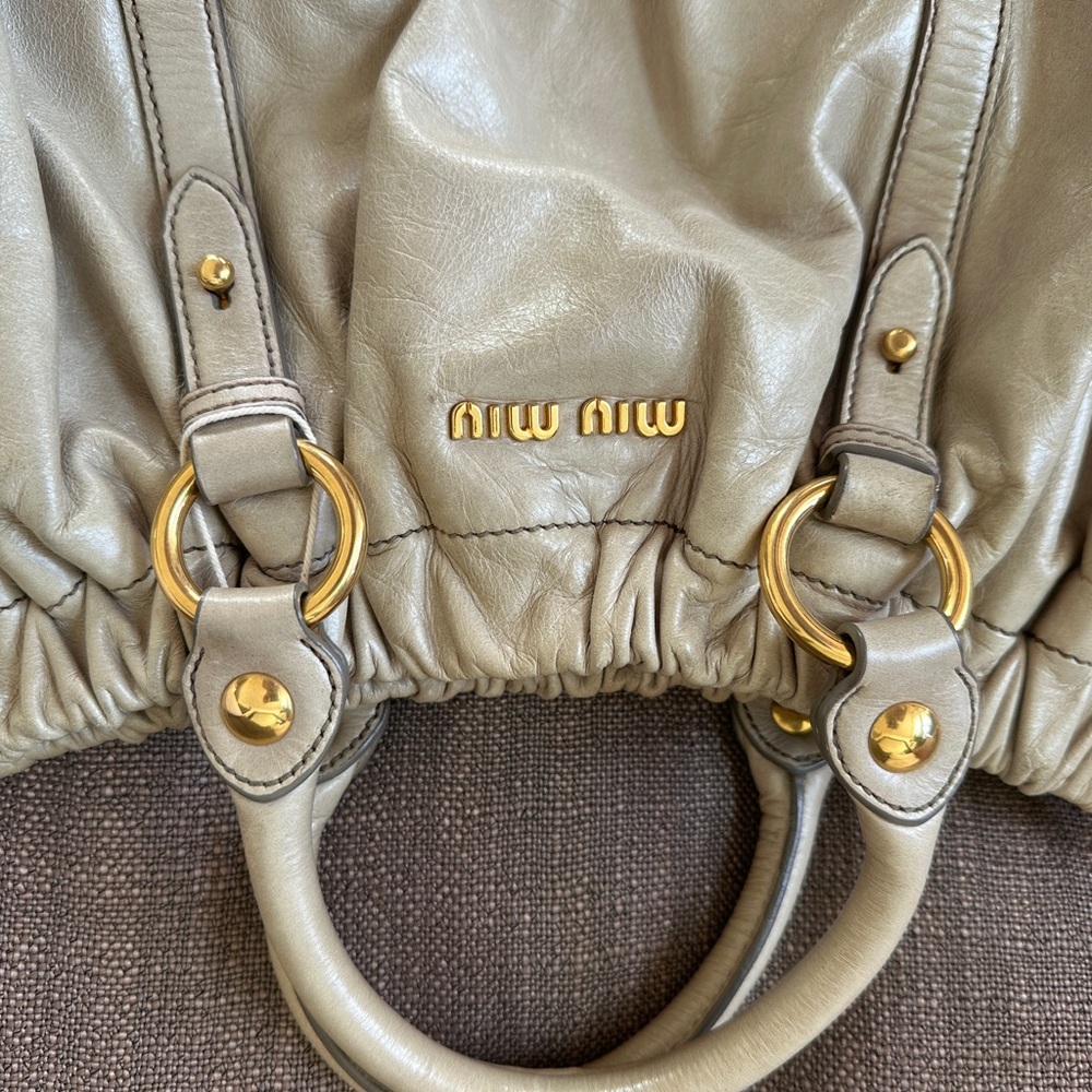Miu Miu Cream and Gold Leather Bag. 100% authentic